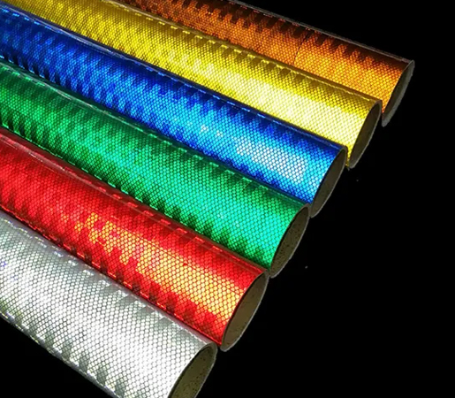 Feuille réfléchissante en microprismes PET pour signalisation routière