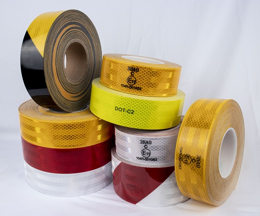 Ruban adhésif de signalisation pour véhicules